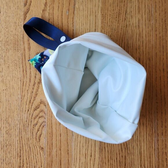 ITZY RITZY Reusable Sealed Wet Bag | Dinosaur Pattern - Picture 3 of 5